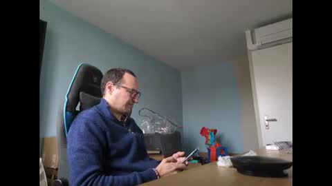 Snapshot of stickolive1 chatting on October 15, 8:25 am stickolive1 online show from October 15, 8:25 am