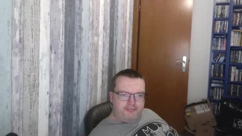 Snapshot of still_alive1985 chatting on September 15, 6:52 pm Oliver online show from September 15, 6:52 pm