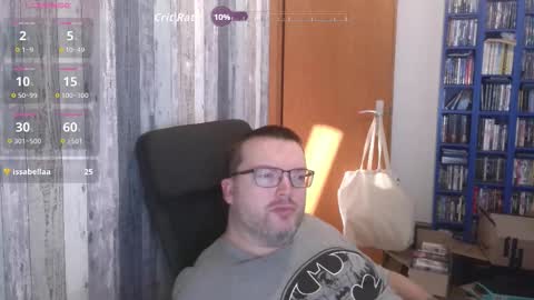 Snapshot of still_alive1985 chatting on October 1, 6:41 am Oliver online show from October 1, 6:41 am