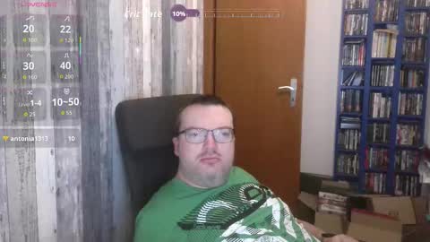 Snapshot of still_alive1985 chatting on October 19, 6:03 am Oliver online show from October 19, 6:03 am