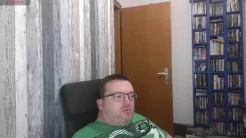 Snapshot of still_alive1985 chatting on October 21, 7:14 pm Oliver online show from October 21, 7:14 pm