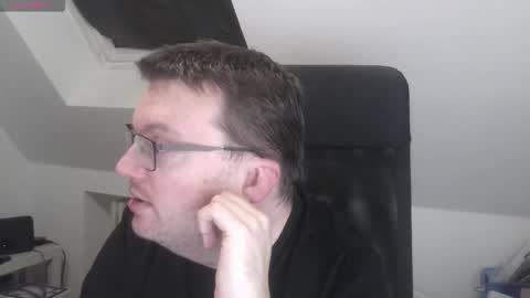 Snapshot of still_alive1985 chatting on November 7, 6:08 pm Oliver online show from November 7, 6:08 pm