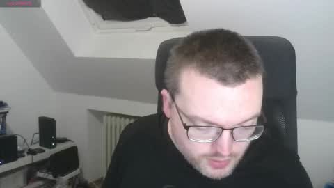 Snapshot of still_alive1985 chatting on November 20, 8:52 pm Oliver online show from November 20, 8:52 pm