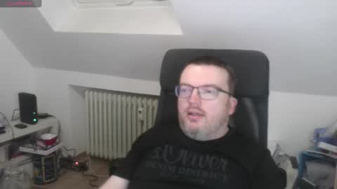 Snapshot of still_alive1985 chatting on November 22, 7:24 pm Oliver online show from November 22, 7:24 pm