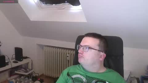 Snapshot of still_alive1985 chatting on November 28, 8:28 am Oliver online show from November 28, 8:28 am