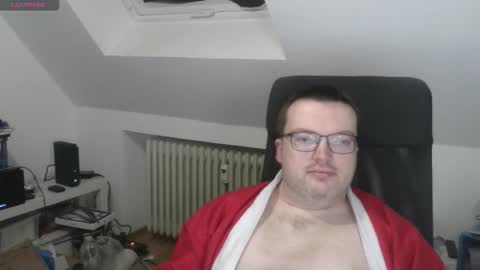 Snapshot of still_alive1985 chatting on December 2, 7:20 pm Oliver online show from December 2, 7:20 pm