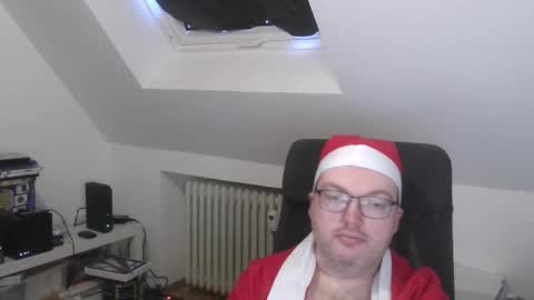 Snapshot of still_alive1985 chatting on December 4, 7:17 am Oliver online show from December 4, 7:17 am