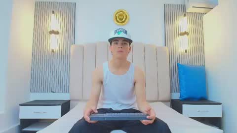 Snapshot of stiven_cooper2 chatting on June 17, 12:18 pm stiven_cooper2 online show from June 17, 12:18 pm