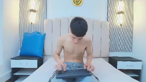 Snapshot of stiven_cooper2 chatting on June 22, 12:24 pm stiven_cooper2 online show from June 22, 12:24 pm