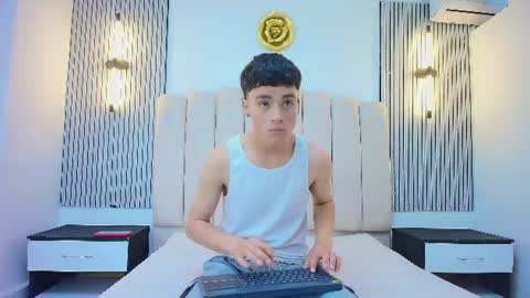 Snapshot of stiven_cooper2 chatting on June 23, 12:25 pm stiven_cooper2 online show from June 23, 12:25 pm