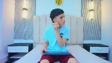 Snapshot of stiven_cooper2 chatting on June 25, 12:20 pm stiven_cooper2 online show from June 25, 12:20 pm
