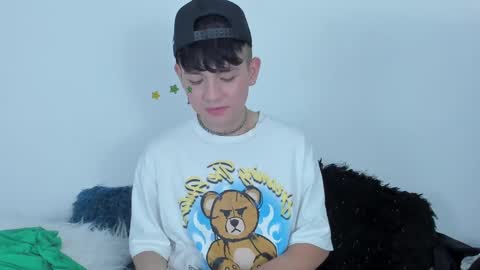 Snapshot of stivenbragam chatting on March 2, 12:32 pm Stiven Bragam online show from March 2, 12:32 pm