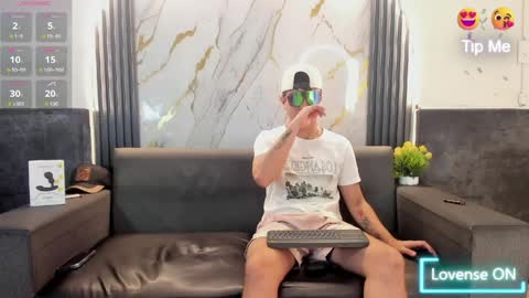 friends online show from April 12, 4:06 am