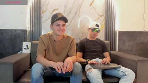 friends online show from April 25, 4:04 am