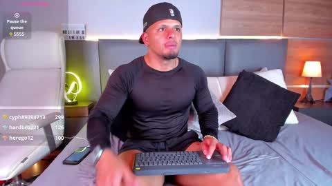 Stone Lee  online show from February 21, 1:33 pm