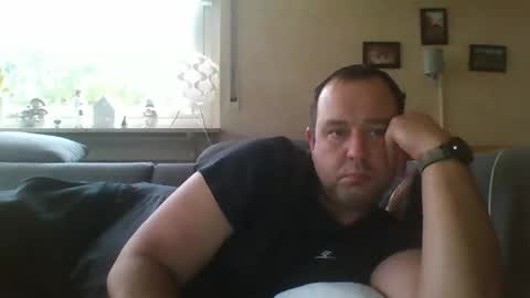 stoned1983 online show from December 5, 8:12 am