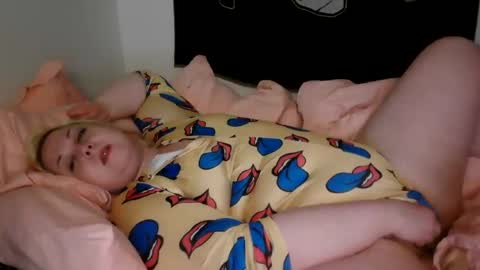 Snapshot of stoned2dabones666 chatting on December 18, 11:45 am Haily online show from December 18, 11:45 am