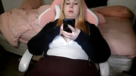 Snapshot of stoned2dabones666 chatting on January 12, 10:43 pm Haily online show from January 12, 10:43 pm