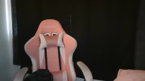 Snapshot of stoned2dabones666 chatting on February 16, 11:59 pm Haily online show from February 16, 11:59 pm