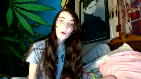 stonedtranny69 online show from December 27, 12:07 am