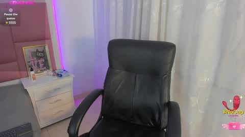 Snapshot of stormihills chatting on January 10, 1:32 am Sweety Stormi  online show from January 10, 1:32 am