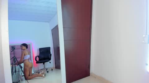 Snapshot of stormihills chatting on January 13, 4:19 pm Sweety Stormi  online show from January 13, 4:19 pm