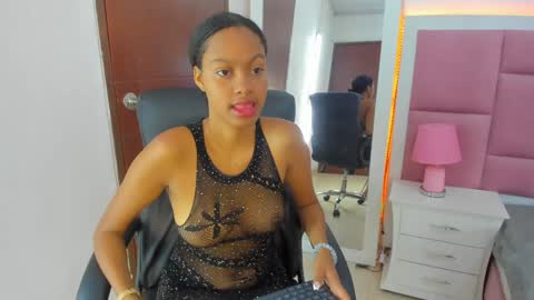 Snapshot of stormihills chatting on January 17, 1:46 pm Sweety Stormi  online show from January 17, 1:46 pm