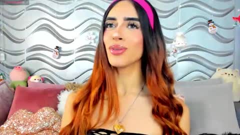 Snapshot of stormirusso chatting on December 10, 1:43 am Mar online show from December 10, 1:43 am