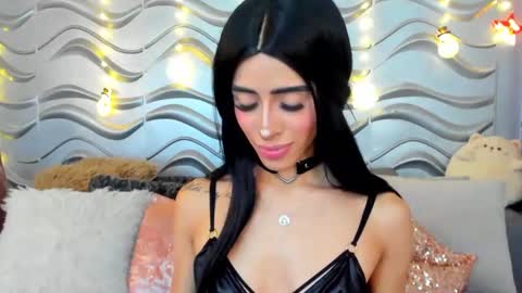 Snapshot of stormirusso chatting on December 27, 2:14 am Mar online show from December 27, 2:14 am