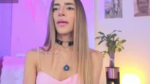 Snapshot of stormirusso chatting on October 2, 1:01 am Mar online show from October 2, 1:01 am