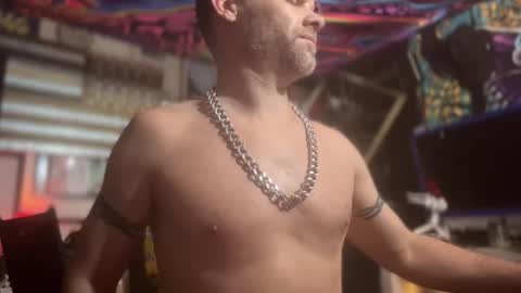 Str8 online show from April 19, 9:30 am