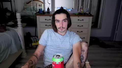 str8whiteboy21 online show from May 2, 6:07 am