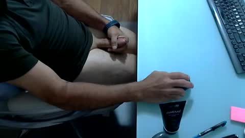 Snapshot of straight51guy chatting on October 27, 10:52 am straight51guy online show from October 27, 10:52 am