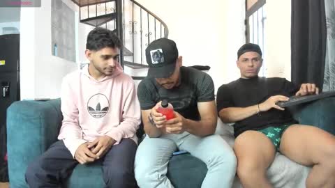 straight__friends online show from December 14, 2:55 pm