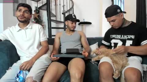 straight__friends online show from December 21, 2:57 pm