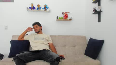 straight__friends online show from April 21, 7:17 pm