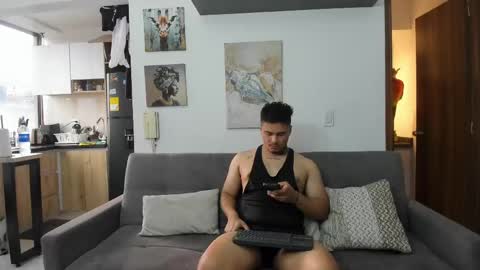 Snapshot of straight__friends chatting on June 3, 1:46 pm straight__friends online show from June 3, 1:46 pm