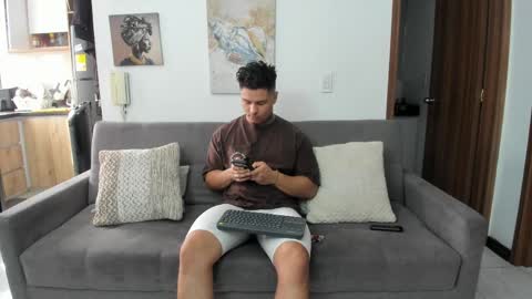 Snapshot of straight__friends chatting on June 7, 1:48 pm straight__friends online show from June 7, 1:48 pm