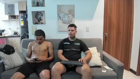 Snapshot of straight__friends chatting on June 9, 1:56 pm straight__friends online show from June 9, 1:56 pm