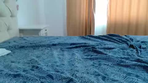 Snapshot of straight_curiouscock chatting on December 21, 10:17 am Vivian online show from December 21, 10:17 am