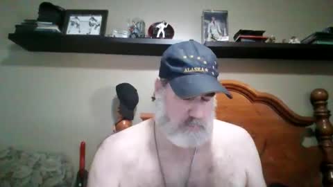 Snapshot of straightbear4you chatting on April 20, 12:13 am Straightbear4you online show from April 20, 12:13 am