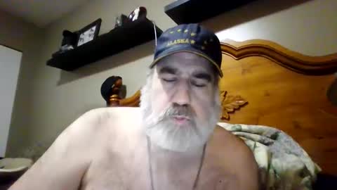 Snapshot of straightbear4you chatting on May 6, 3:13 am Straightbear4you online show from May 6, 3:13 am