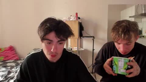 Snapshot of stralght_twinks chatting on May 27, 12:13 pm Ray online show from May 27, 12:13 pm