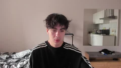Snapshot of stralght_twinks chatting on May 28, 4:32 am Ray online show from May 28, 4:32 am
