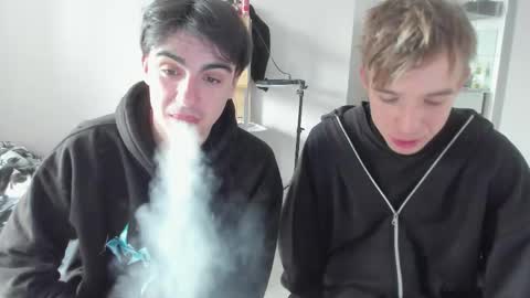 Snapshot of stralght_twinks chatting on May 29, 9:51 am Ray online show from May 29, 9:51 am