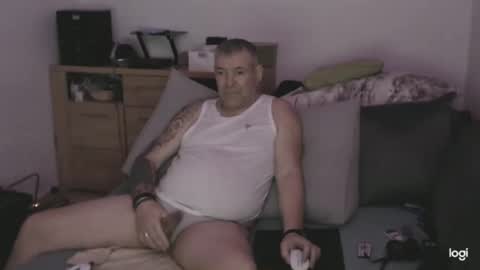 Snapshot of stranger1966 chatting on January 18, 12:14 am Stranger online show from January 18, 12:14 am