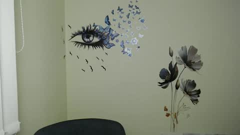 Amalia online show from December 6, 1:11 pm