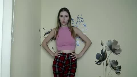 Amalia online show from December 16, 1:43 pm