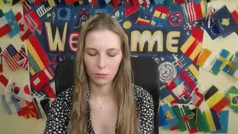 Snapshot of stranger_giirl chatting on May 6, 6:41 am Amalia online show from May 6, 6:41 am