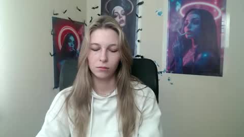 Snapshot of stranger_giirl chatting on May 9, 6:07 am Amalia online show from May 9, 6:07 am